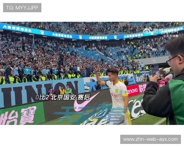 大连英博林良铭策动快速反击,前场连线犀利